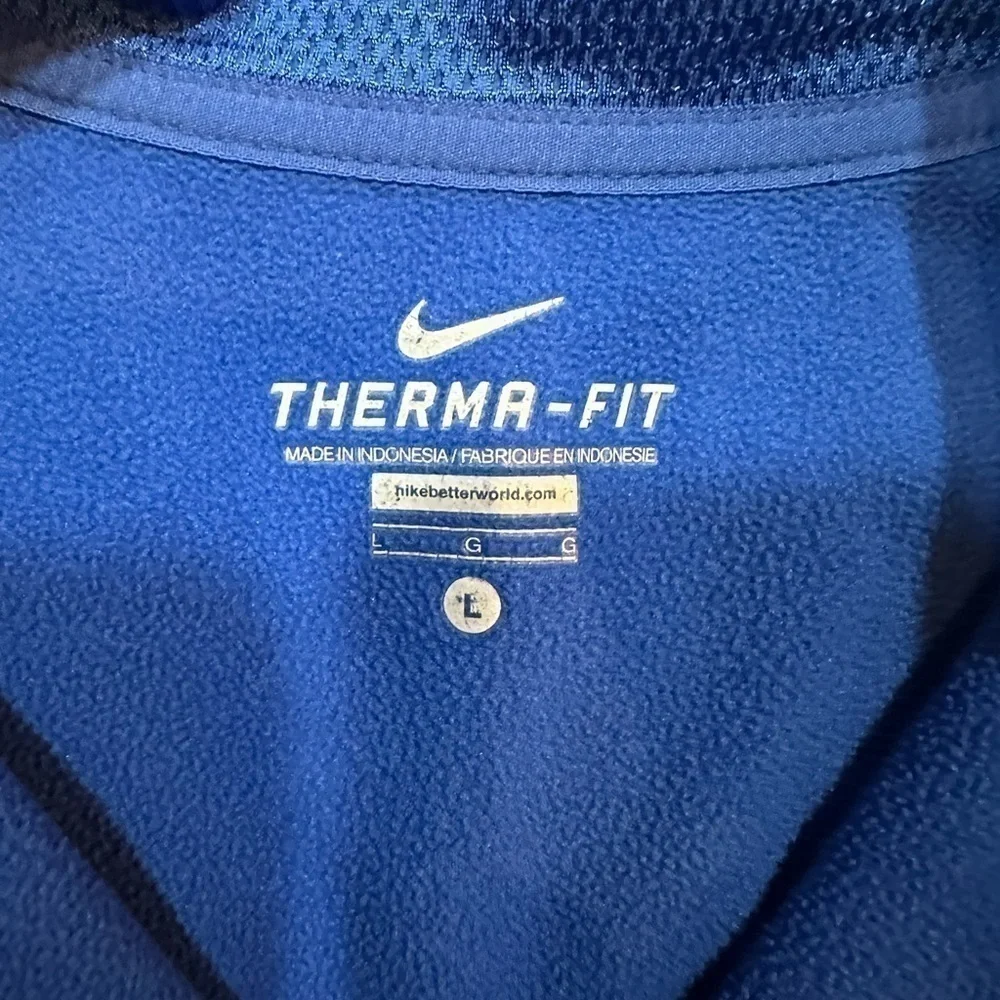 NIKE women’s blue quarter zip therma fit pullover size large